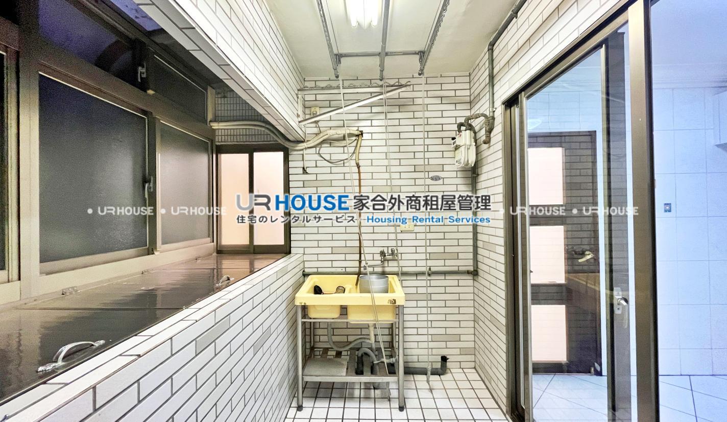 batch_balcony (4).jpg