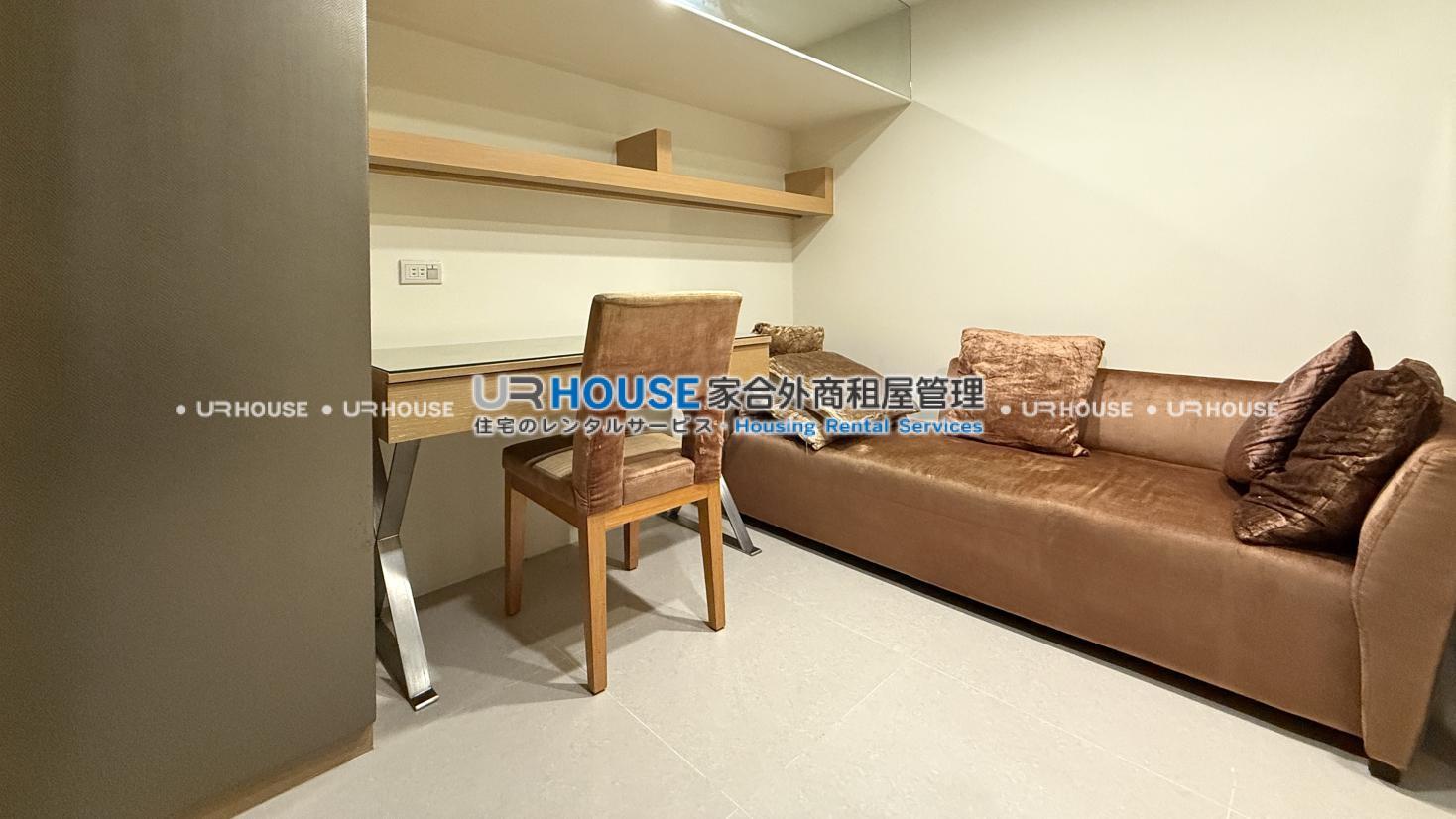6FDE8B59-9FA8-48F4-9CD6-96DCD71D47D9.jpg