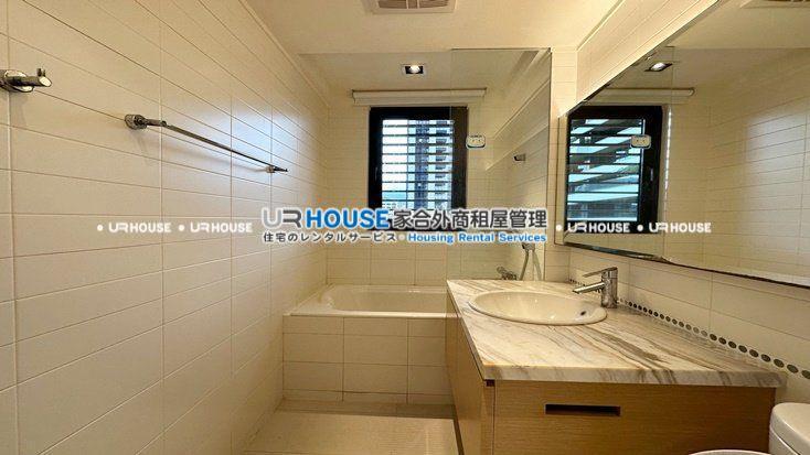 debbdd6228f2245c4c2e2b1b6aae43b2-watermarked.jpg