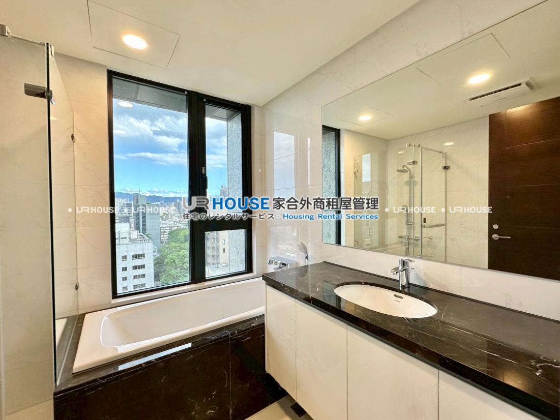 LINE_ALBUM_53號之3 13樓_251022_7.jpg