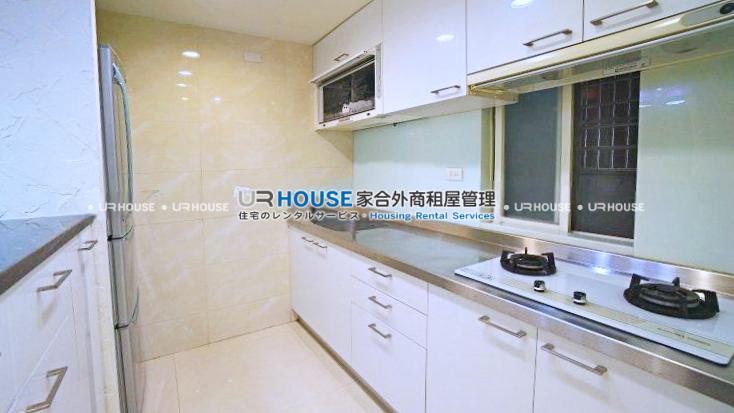 e5a96334c52276676e51b71421682ca9-watermarked-Photoroom.png