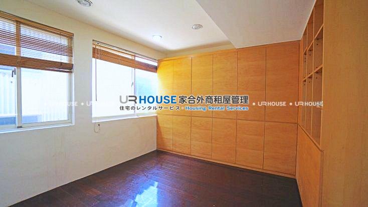 ab137c1cdc32f22b77554c554e4a8d6d-watermarked-Photoroom.png