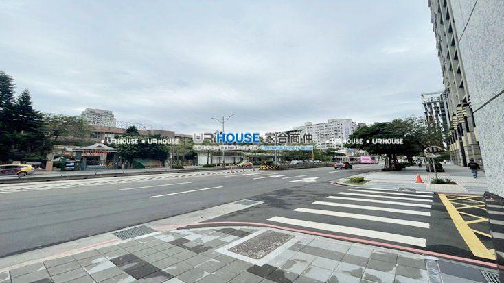 adb09306e3f2e40d76d64a36be732c18-watermarked.jpg