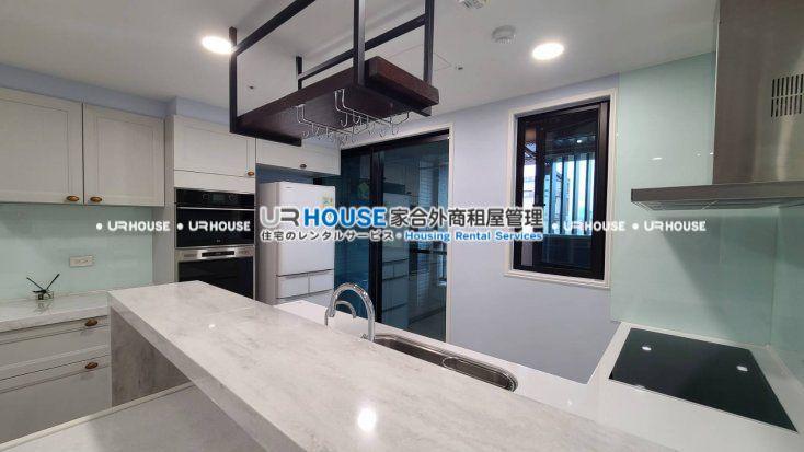 73b0d5ffb912600ef4987f851f58f684-watermarked.jpg