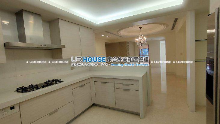4b9031441b35fcb8f1f277ebeff9f1d4-watermarked.jpg