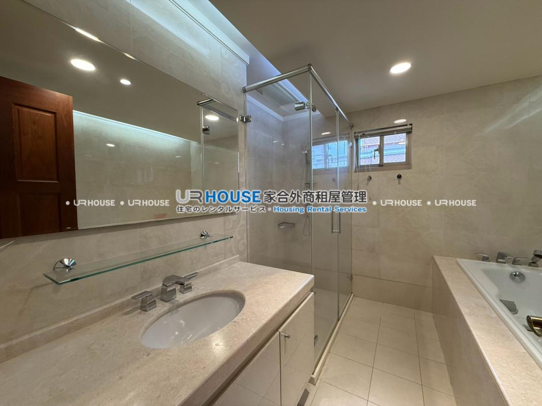 LINE_ALBUM__260827_1.jpg