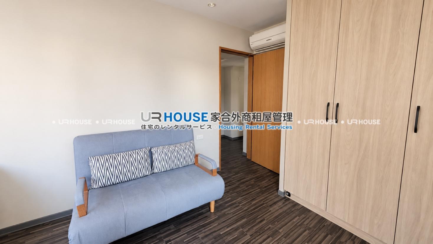 09_small-room.jpg