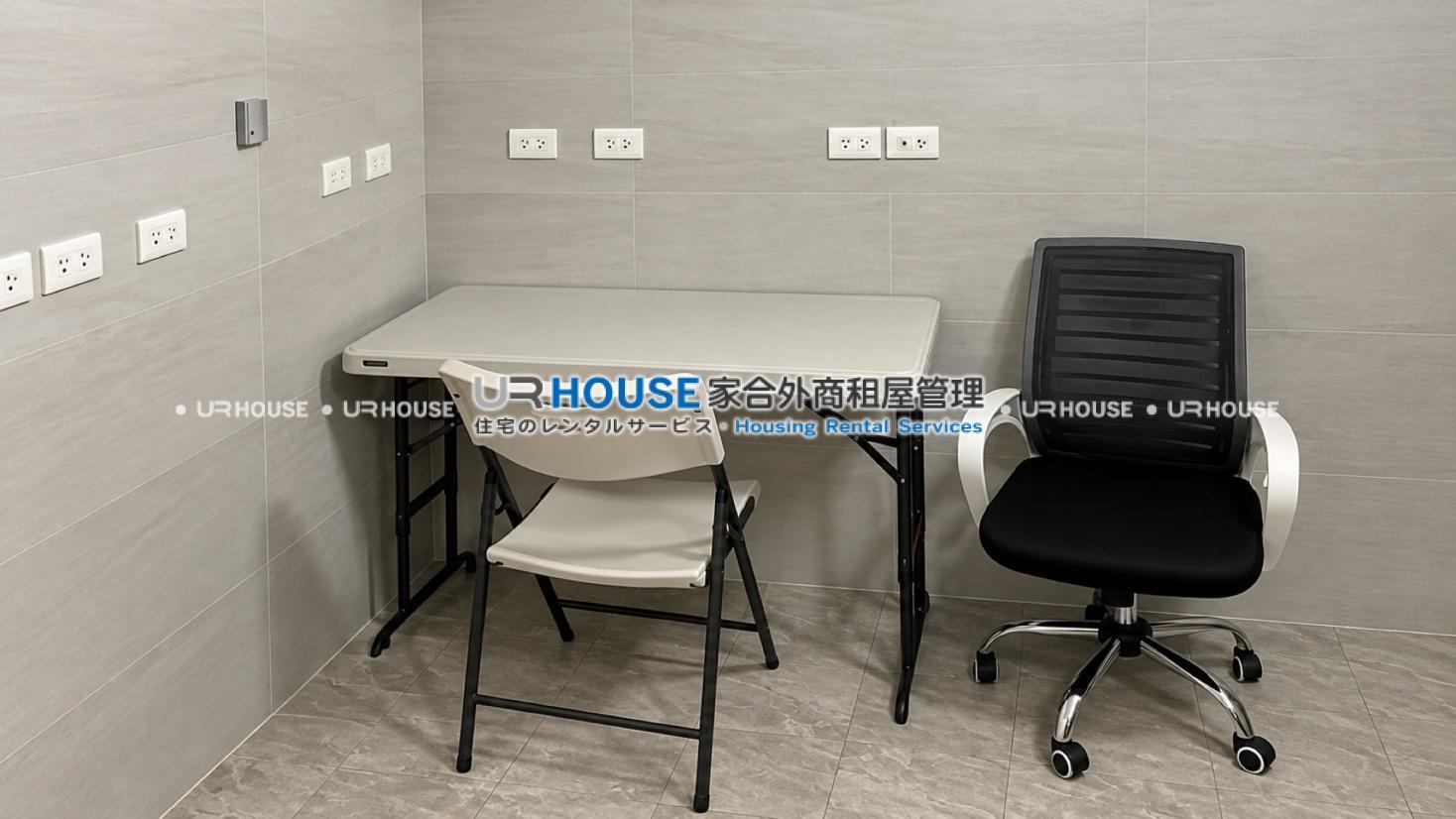 06_desk-detail.jpg