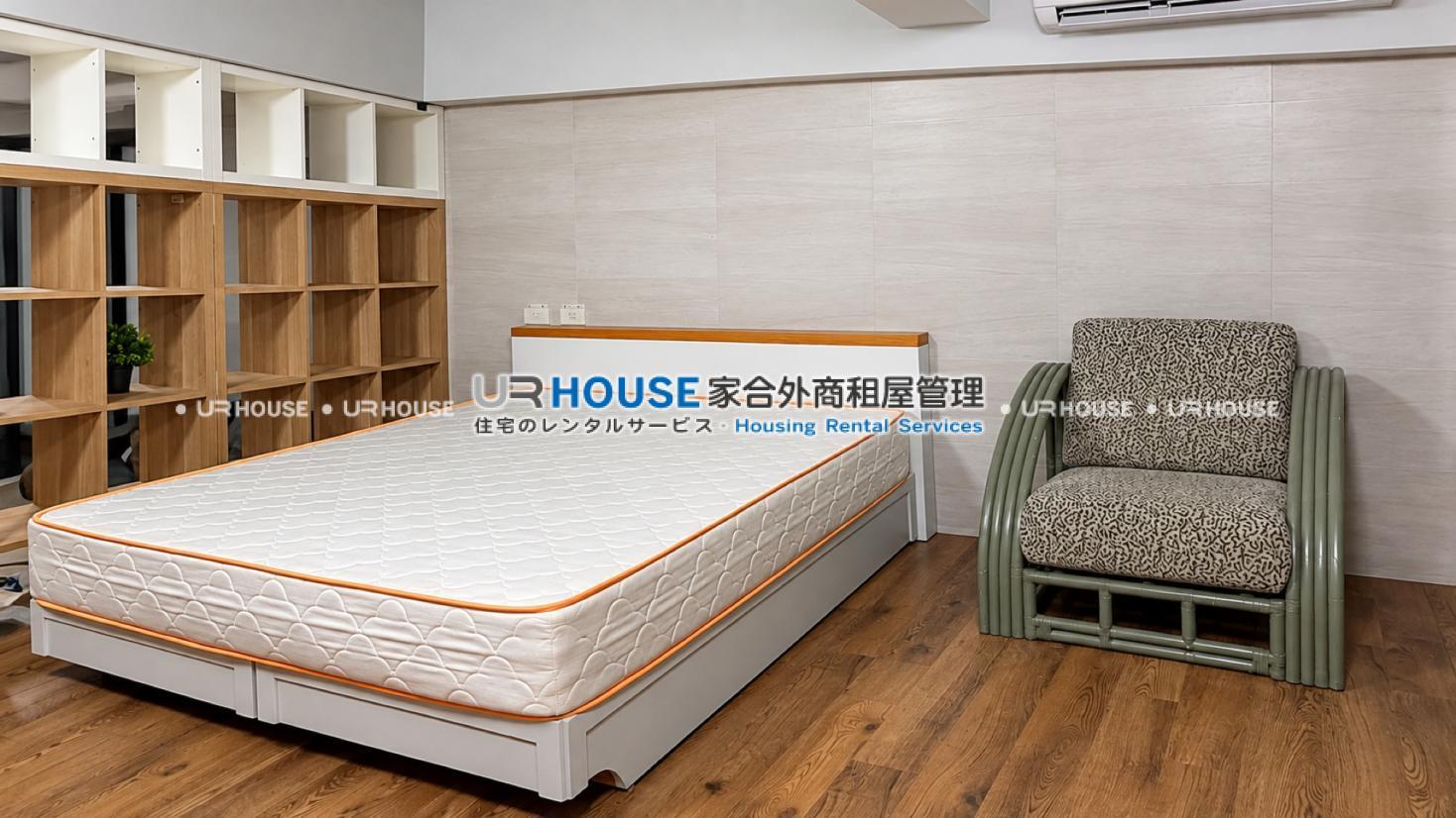 08_bed-and-chair.jpg