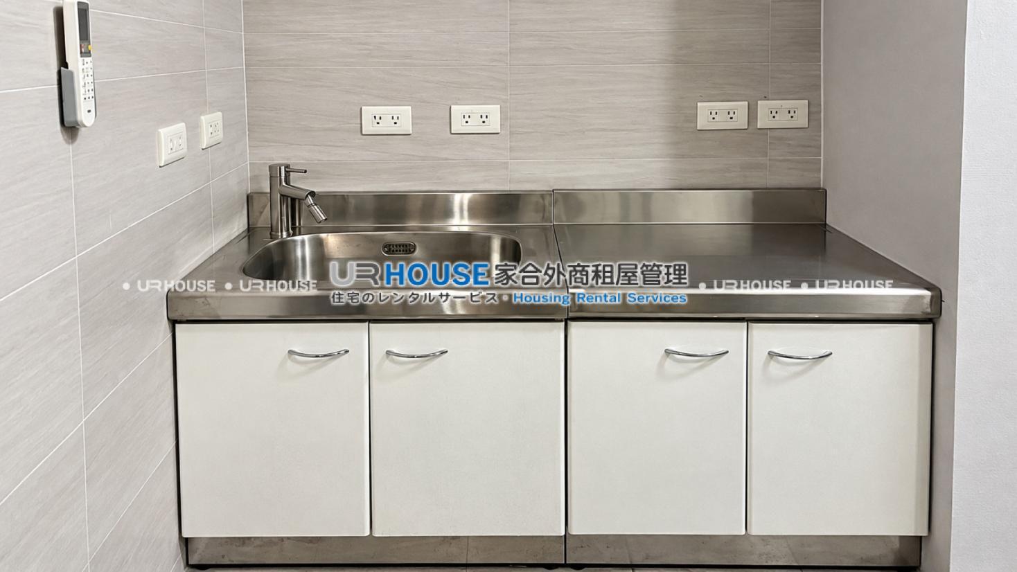 02_sink-kitchenette.jpg